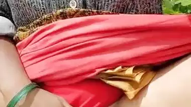 Bhabi Showing her Pussy