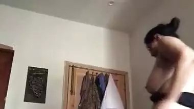 Desi Bhabi Record her Nude Video