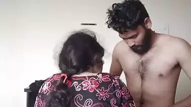 HD sex MMS of a pervert making his GF nude to fuck