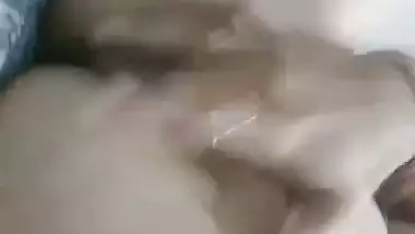 Sexy lady records her nude MMS while fingering