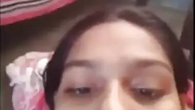 Pretty Desi college girl exposes her tits and shaved cunt on XXX cam