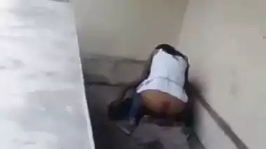 Outdoor xxx MMS of a college couple fucking behind the college