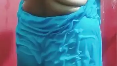 Today Exclusive -desi Bhabhi Bathing Video Record By Hubby Part 1