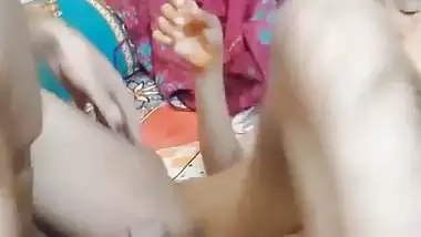 Pervert enjoys his stepsister’s virginity in desi sex MMS