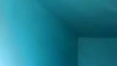 During video call Desi girl washes her XXX assets for BF's pleasure