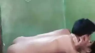 Guy fills stepsister’s pussy with cum in Bangla sex video