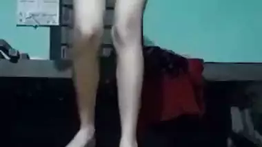 Slim village virgin strips to show her XXX pussy for Desi video