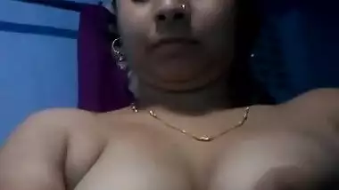 Today Exclusive -desi Bhbahi Shows Boobs