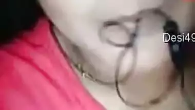 Exclusive- Cute Look Desi Girl Showing Her Boobs And Pussy On Video Call