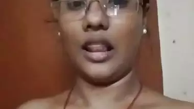 Bhabhi saying love you and showing nude body