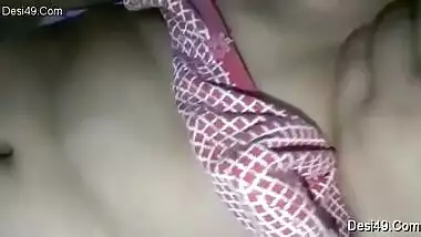 Hot Desi woman flashes her XXX parts playing with nipples and clitoris