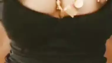 Tamil Desi XXX wife shows her beautiful ass and gives a perfect blowjob