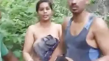Odia Desi cheating wife is caught with her XXX lover in the forest