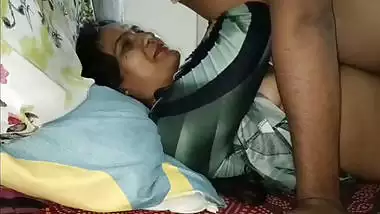 Xxx Indian wife secret sex with shopkeeper MMS