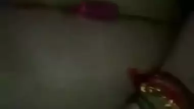 Desi XXX whore fingering her hairy pussy and making sexy video