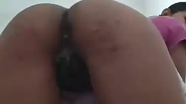 Desi nude girl shows her big ass on a cam