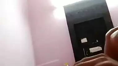 Sexy 19-year-old college girl’s Indian sex MMS from hotel