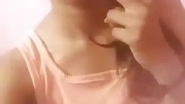 Dollface from India uncovers her thin XXX body and sucks fingers