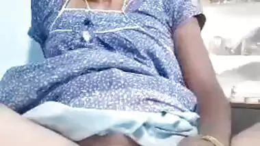 XXX porn of dazzling Desi wife who has wild solo session with banana