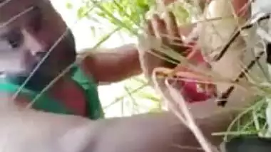 Beautiful Indian girl gets fucked XXX outdoors by her cute boyfriend MMS