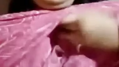 Desi whore flashes XXX-shaped titties covered with red bra close-up