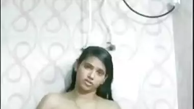 Solo sex video of busty Desi cutie rubbing XXX clit in the shower