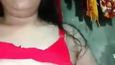 Desi bhabi shwo her pussy In bathroom
