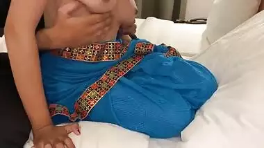 Guy fingers XXX peach of Desi mistress before they have quick fuck