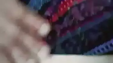 Chut ki video – Desi hottie showing yoni