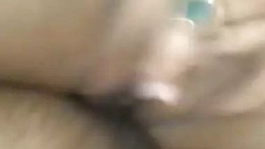 Desi bhabhi rubbing chut while fucking video