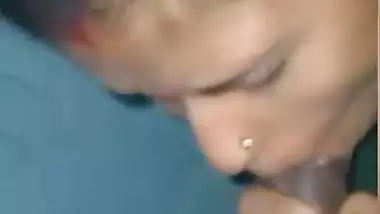 Tamil guy enjoys a Marathi blowjob from a Puneri lady