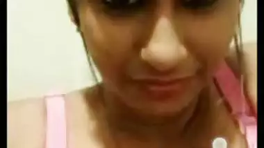 Indian Tamil girl fingers vagine on video call