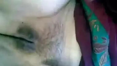 Indian housewife sucking and fucking her car driver inside car