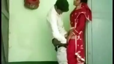 Indian gal caught drilled by lover in standing pose in Desi mms video