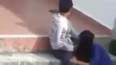 Indian lovers outdoor oral-sex sex MMS movie scene goes viral