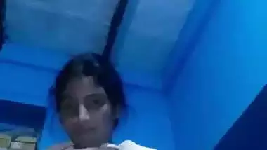 Desi nude Bihari girl shows her tight boobs to her lover