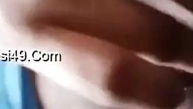 Desi exposes naked pussy without any sense of shame and touches it