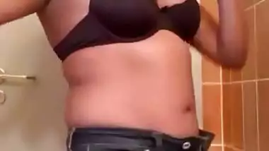 Today Exclusive- Sexy Nri Bhabhi Showing Her Boobs & Pussy And Blowjob Part 3