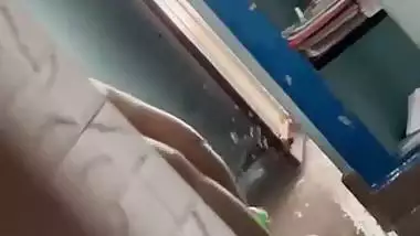 Mom cleaning bathroom in naked caught by son