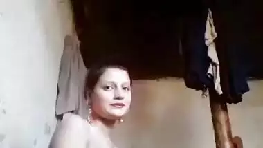 Beautiful Pakistani hottie full nude video