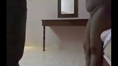 Mumbai NRI escort girl giving hot blowjob and sucking hard against money