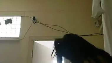 Indian teenage girl naked after shower video