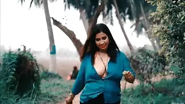 Desi Indian Hot And Sexy Model Nandita Saree