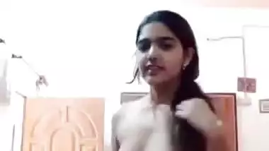 18 yr old Bihari girl gets naked in an Indian girl nude MMS