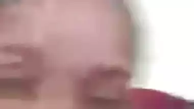 Slim married Tamil wife sharp boobs showing viral MMS