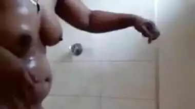 Today Exclusive- Hot Look Sri Lankan Girl Record Her Nude Bathing Selfie Part 1