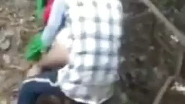 Scandal XXX mms! Desi village aunty fuck with lover outdoor and caught