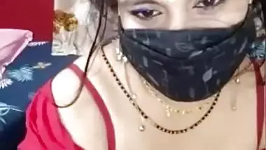 Sexy busty bhabhi teases with her XXX curves for Desi webcam show