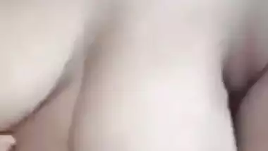 Big booby Bengali girl nude pussy fingering show